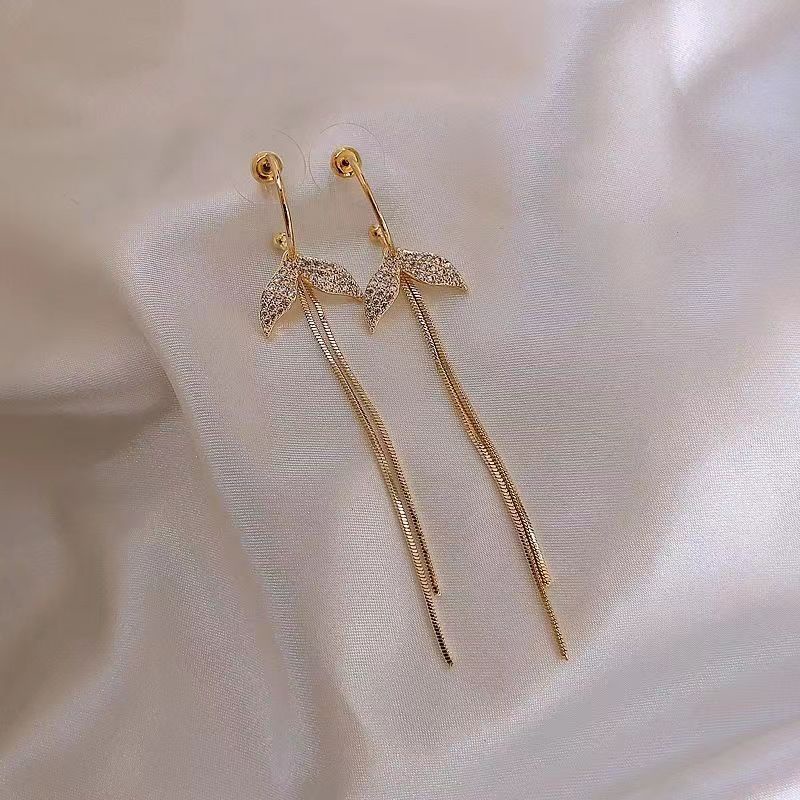 Khuyên Tai Dáng Dài Đính Đá Phối Tua Rua Thời Trang Hàn Quốc Mới Cho Nữ