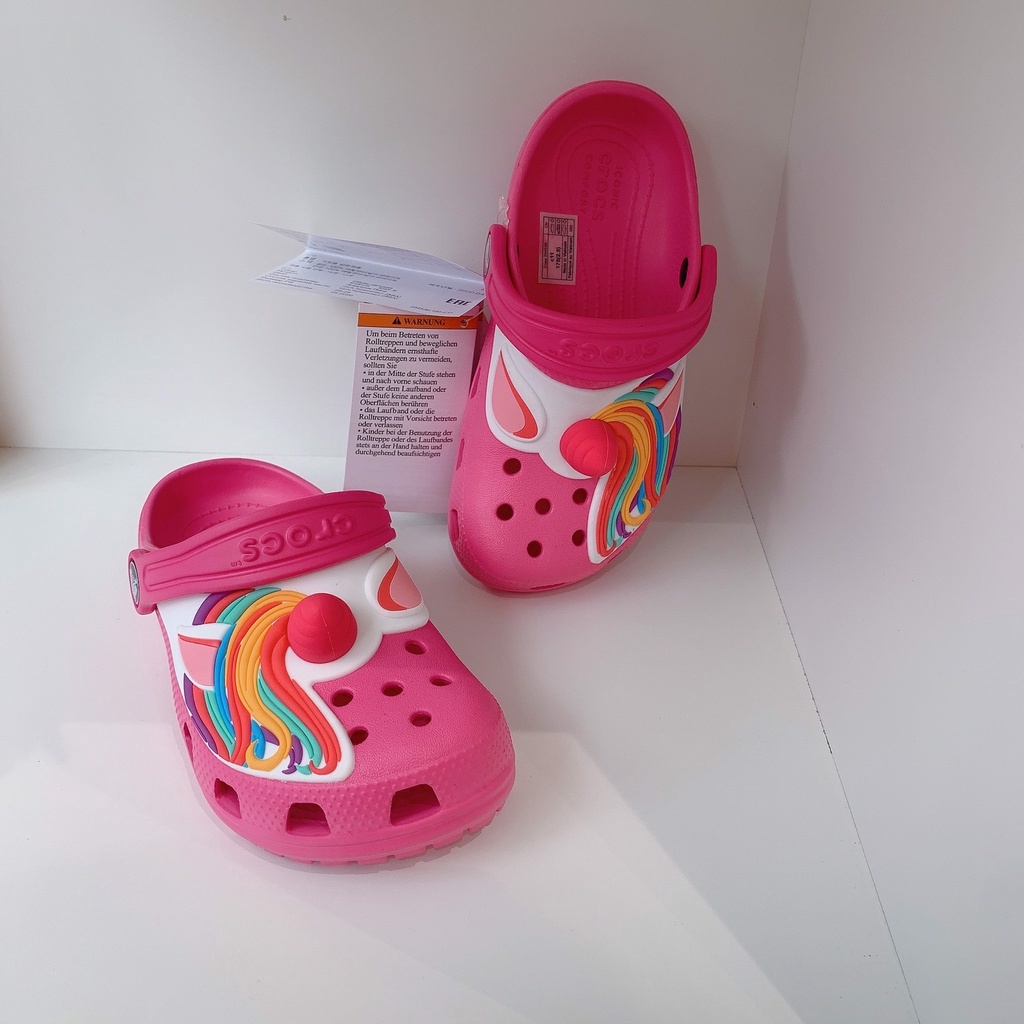 Sục Crocs Unicorn hồng có sừng bé gái