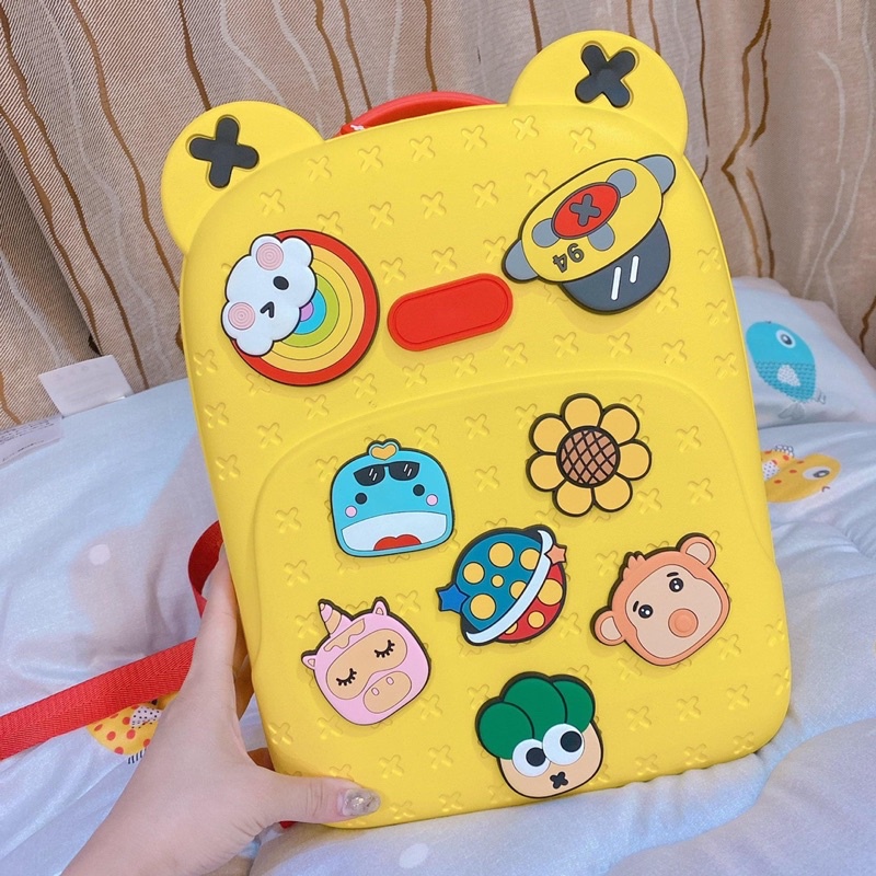 Balo trẻ em sticker fesson, Ba lô cho bé đi học mẫu giáo, tiểu học siêu nhẹ nhiều màu dễ thương năng động, Suzy baby