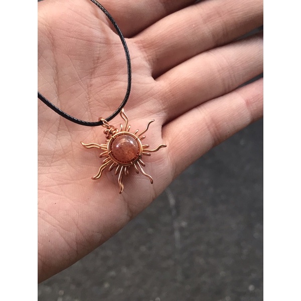 mặt dây chuyền mặt trời Sunstone
