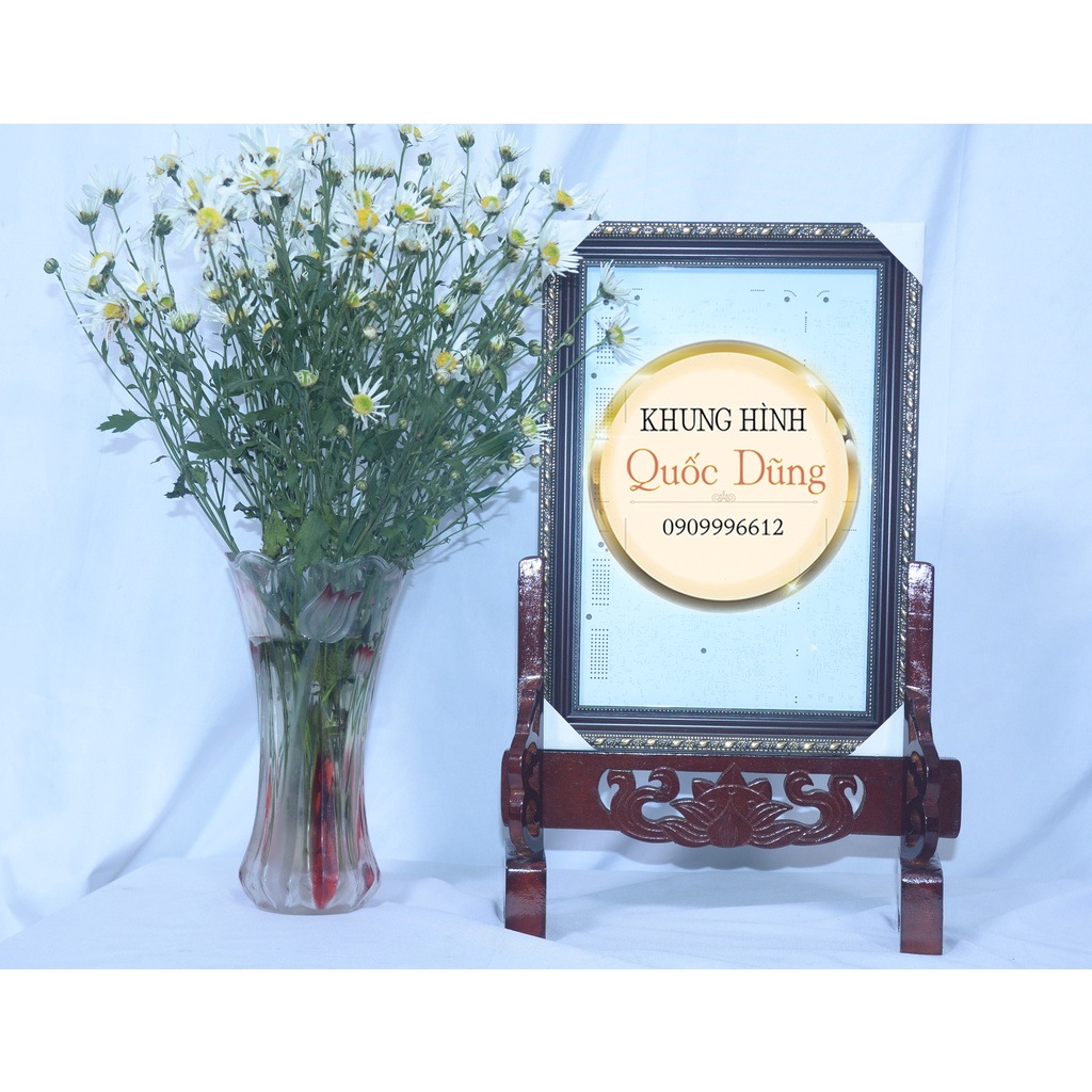Khung hình và chân khung để bàn thờ