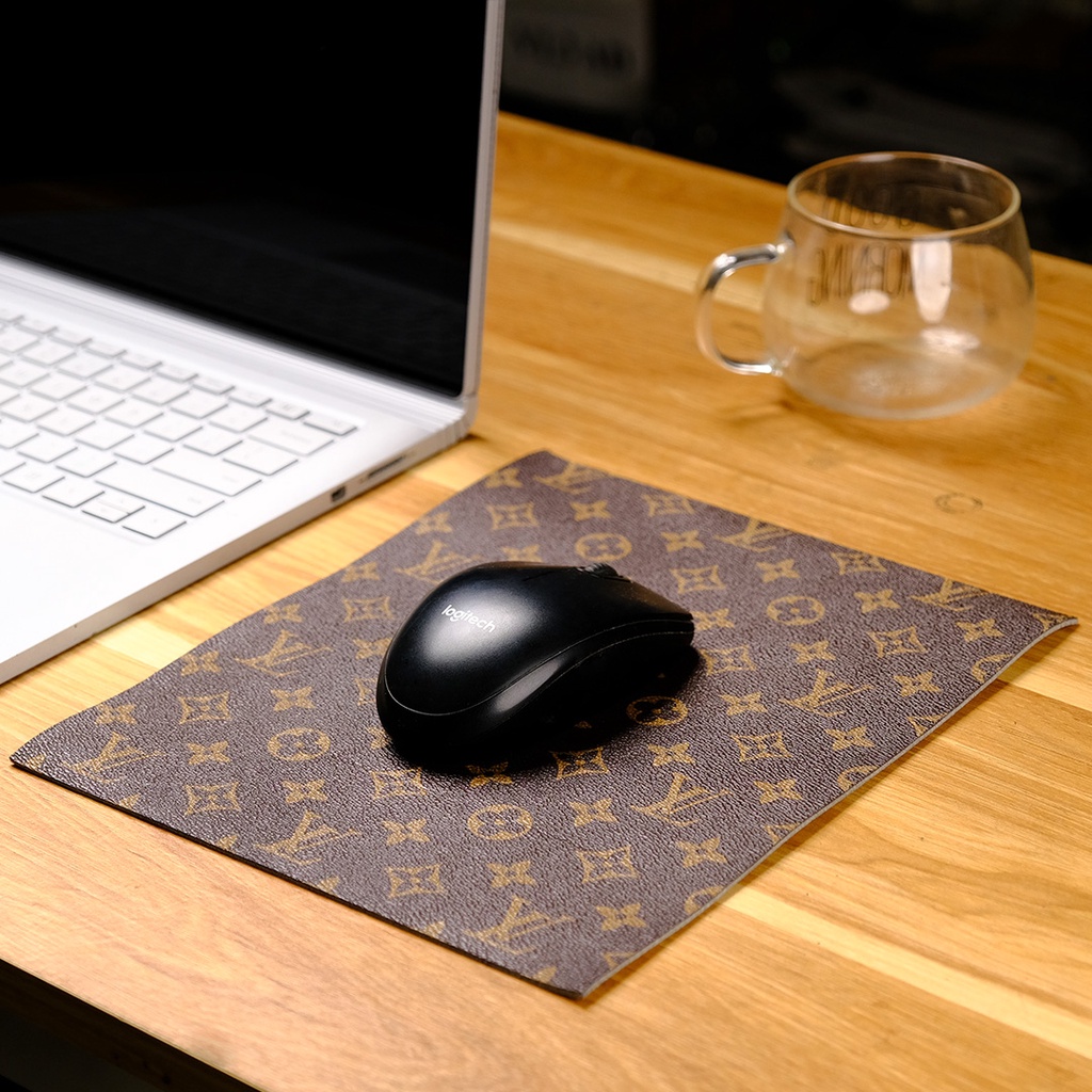 Lót chuột máy tính trang trí bàn làm việc văn phòng bằng da LV Dior cao cấp LOT