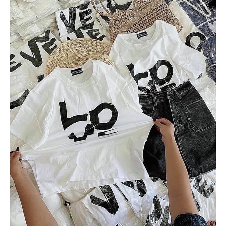 Áo phông chữ LOVE TT