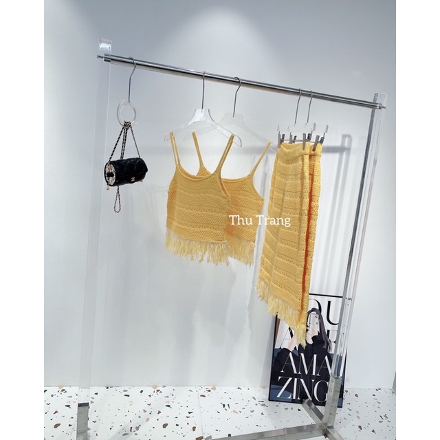 SET LEN ÁO 2 DÂY CHÁN VÁY TUA RUA GẤU MÀU VÀNG.