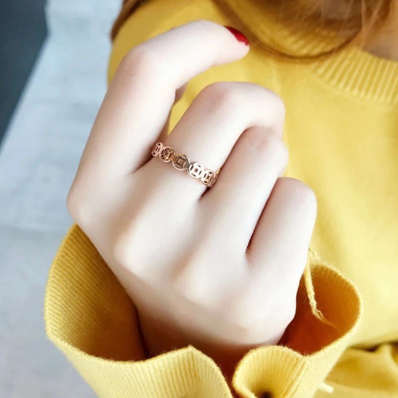 Nhẫn đeo tay bằng thép titan mạ vàng 18k không gây dị ứng thời trang kiểu Hàn Quốc