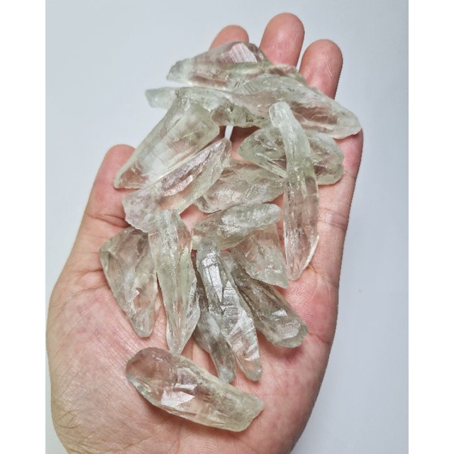 Thach anh xanh Prasiolite thô tự nhiên có 3 kích cỡ dùng thanh tẩy, làm handmade, sưu tầm..