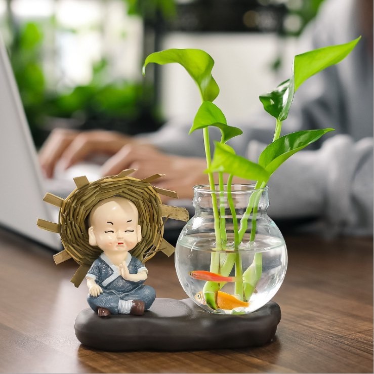 Bộ 4 Tượng Chú Tiểu Đội Nón Rơm Kèm Bình Thủy Sinh Trồng Cây Biểu Cảm Dễ Thương Để Bàn Trang Trí Góc Làm Việc - Go Home
