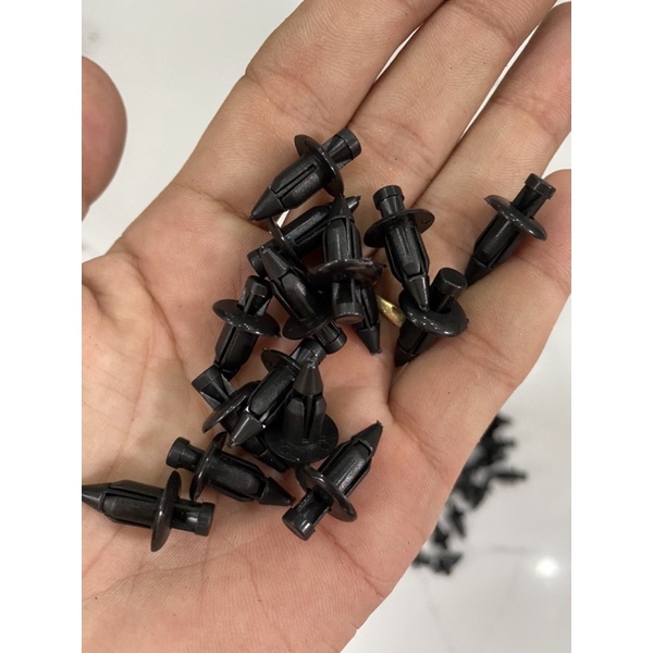 Ốc chốt bấm dàn áo xe máy