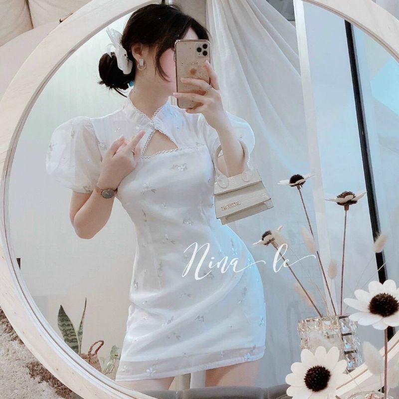 Đầm trắng cổ tàu thêu hoa 8945