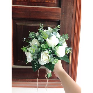 HOA CƯỚI CẦM TAY CÔ DÂU, BÓ HOA SÁP THƠM HOA HỒNG MÀU KEM ĐIỂM LÁ TÁO PHONG CÁCH HIỆN ĐẠI NGÀY CƯỚI, CHỤP HÌNH CƯỚI