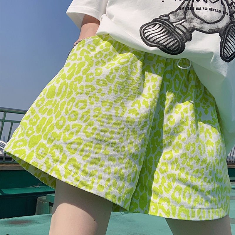 Quần Short Denim Cotton Lưng Cao Dáng Rộng Họa Tiết Da Báo Màu Xanh Lá Dạ Quang Thời Trang Cho Nữ