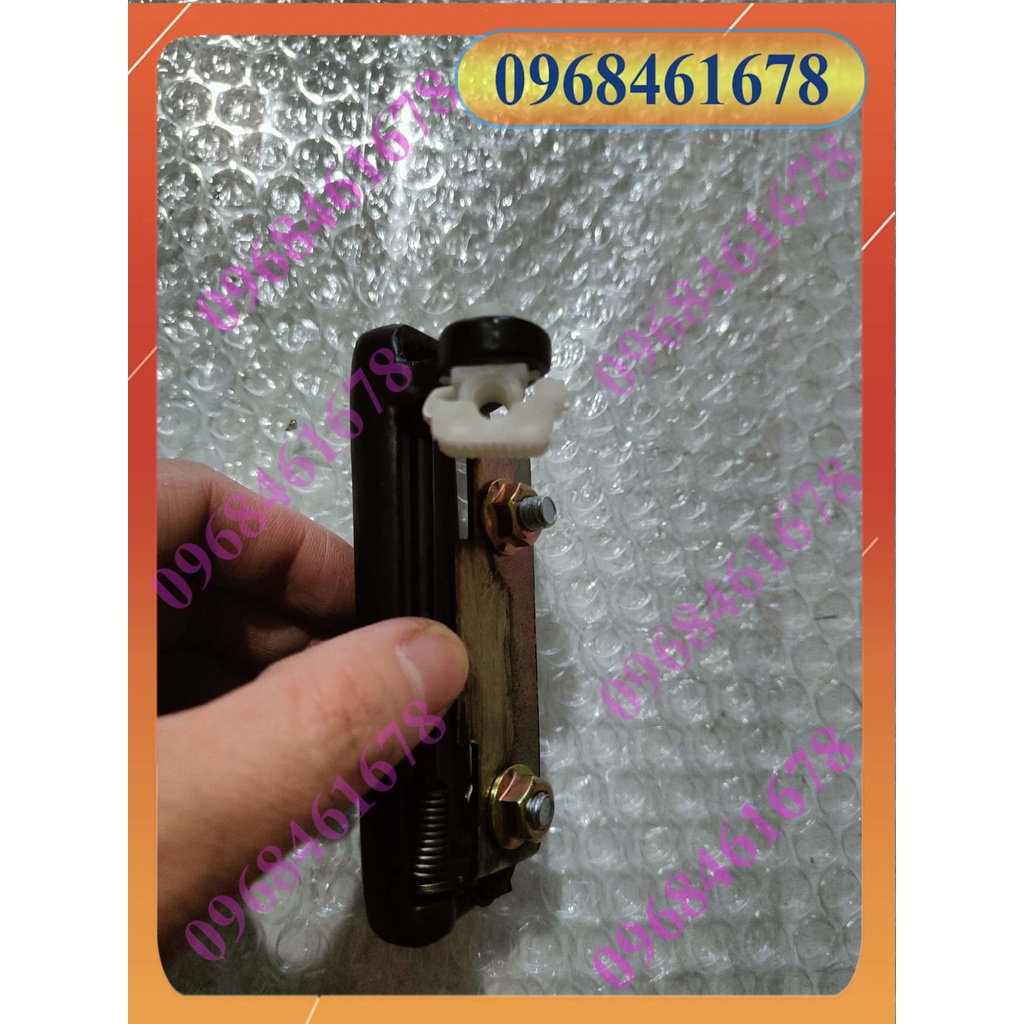 Tay mở lốp dự phòng Mitsubishi Jolie