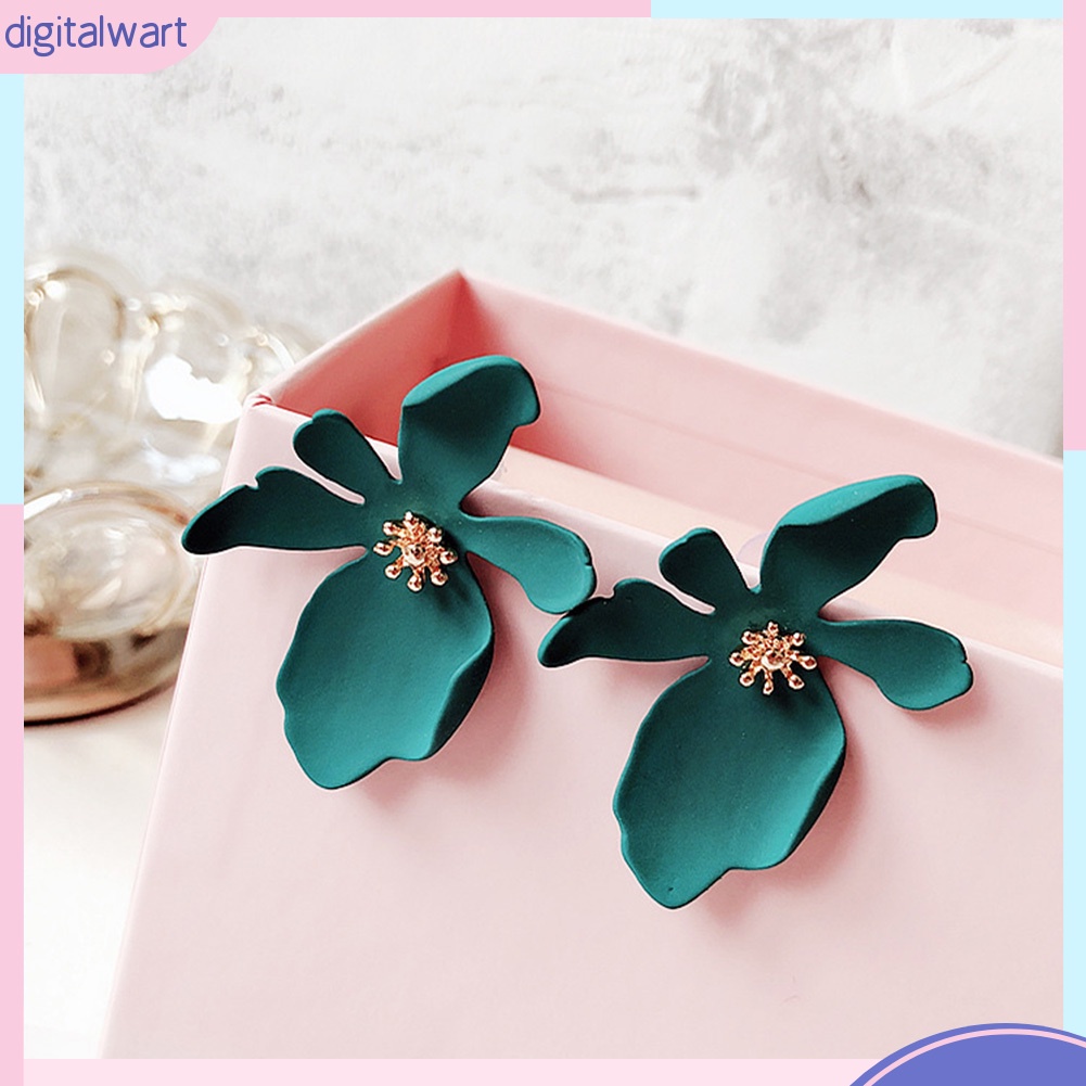 Đôi Bông Tai Hình Hoa Cúc Bằng Kim Loại Thời Trang Cho Nữ