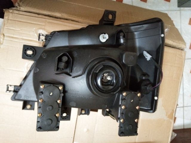 Đèn pha Huyndai đô thành iz49