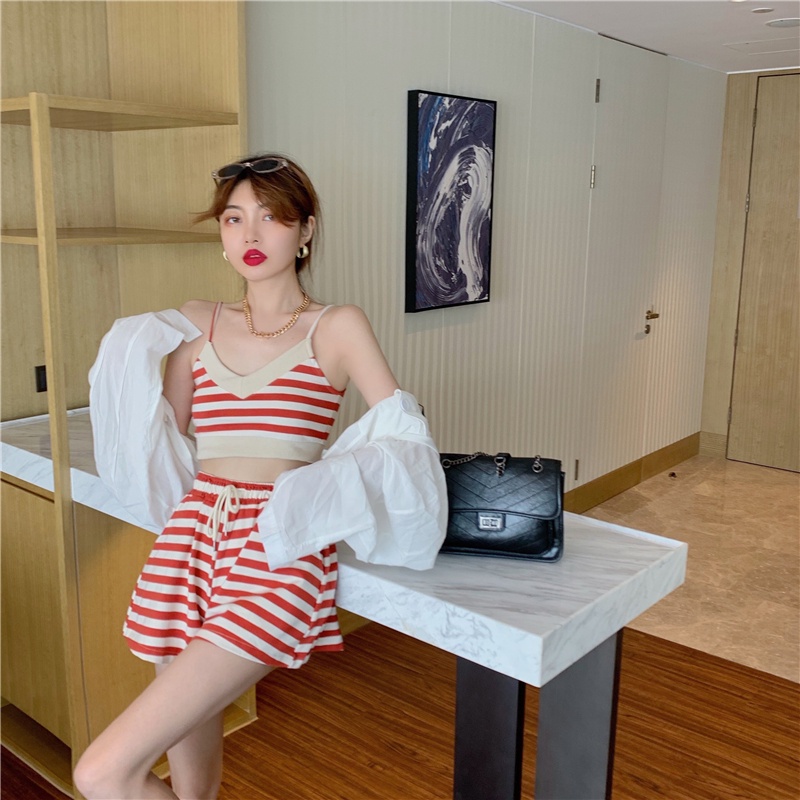 đồ hai mảnh gồm áo 2 dây và quần short ống rộng thời trang năng động cá tính cho nữ