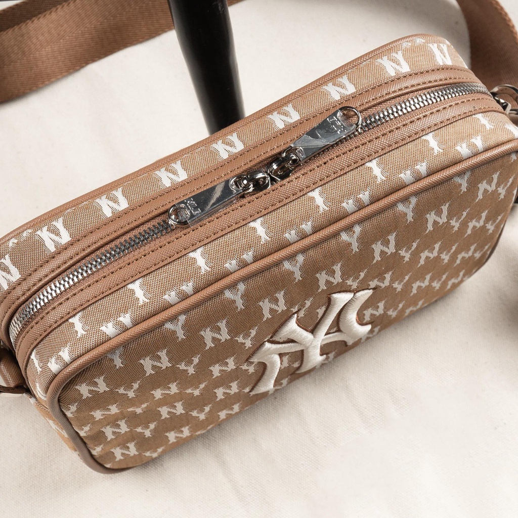 ✅  Túi đeo chéo MLB MONOGRAM Jacquard Cross Bag NEW YORK YANKEES - Beige 3ACRM041N-50BGS | CÓ SẴN HÀNG