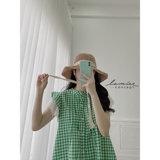 Đầm caro xanh cánh tiên dạo phố xinh đẹp cùng bạn bè