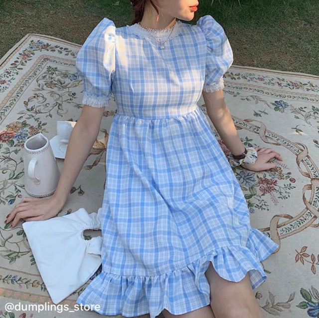 Váy kẻ xanh cổ bèo