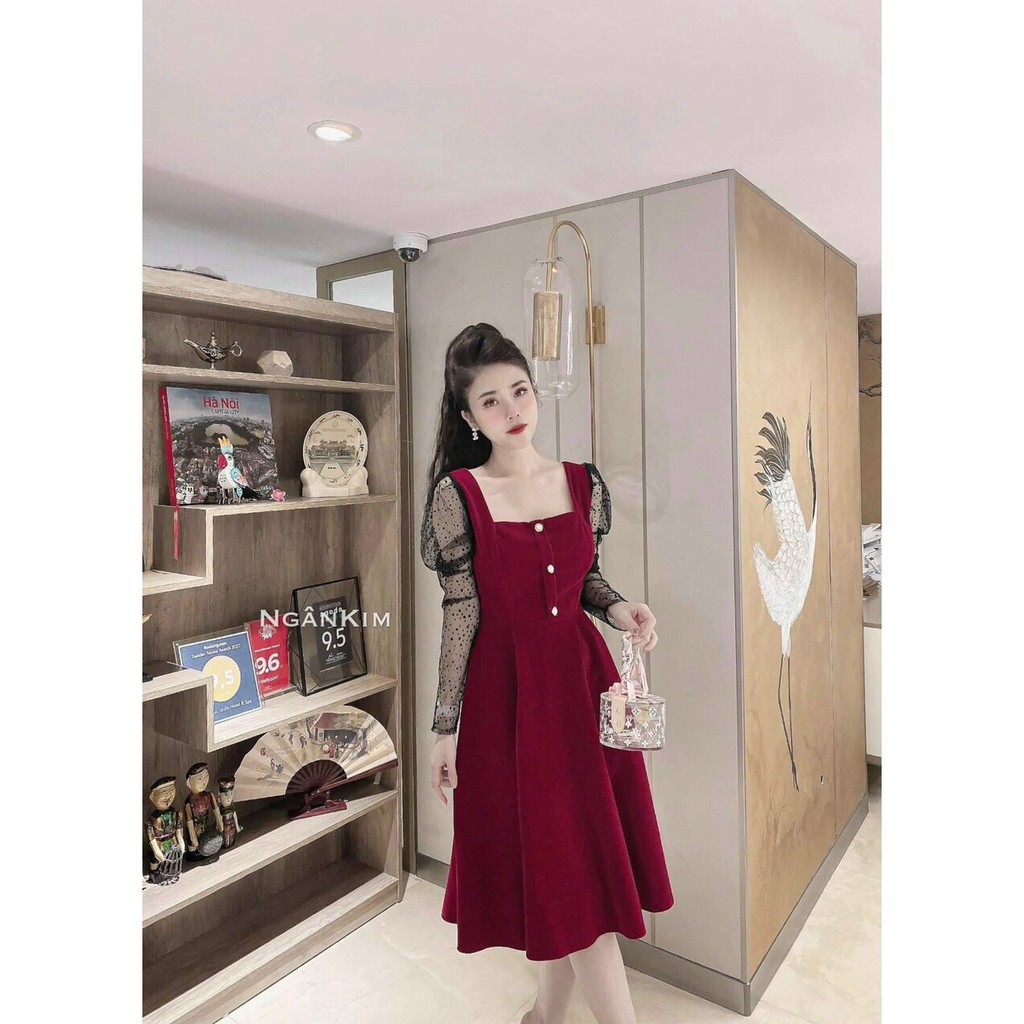đầm vol phối tay lưới kiểu cổ vuông đính nút