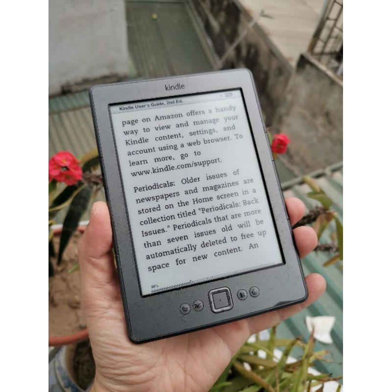 Máy đọc sách Kindle 5 Basic màn hình e-ink như sách in giấy | BigBuy360 - bigbuy360.vn
