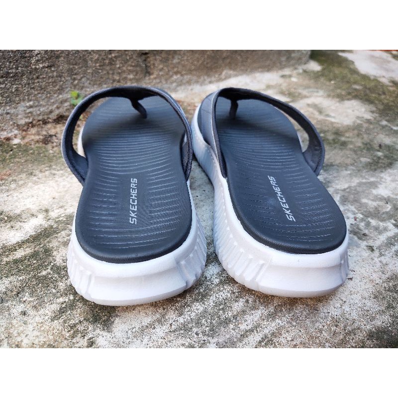 Dép sketcherr hàng chính hãng độ mới 99% bao chính hãng , đế cao 2,5cm đi cực êm , màu sắc sang trọng