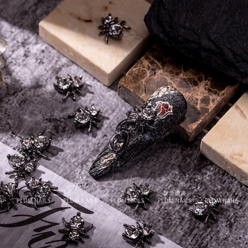 charm nhện nail