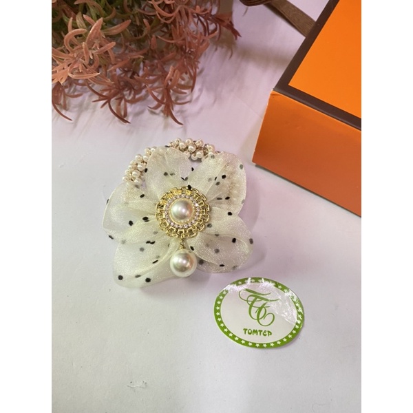 DÂY CỘT TÓC CÓ GIÃN ĐÍNH HOA PHA LÊ VÀ HẠT NGỌC TRAI PHONG CÁCH HÀN QUỐC