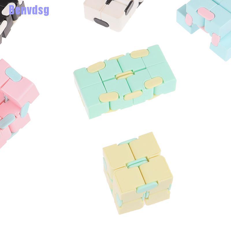 Đồ Chơi Khối Rubik Giảm Căng Thẳng