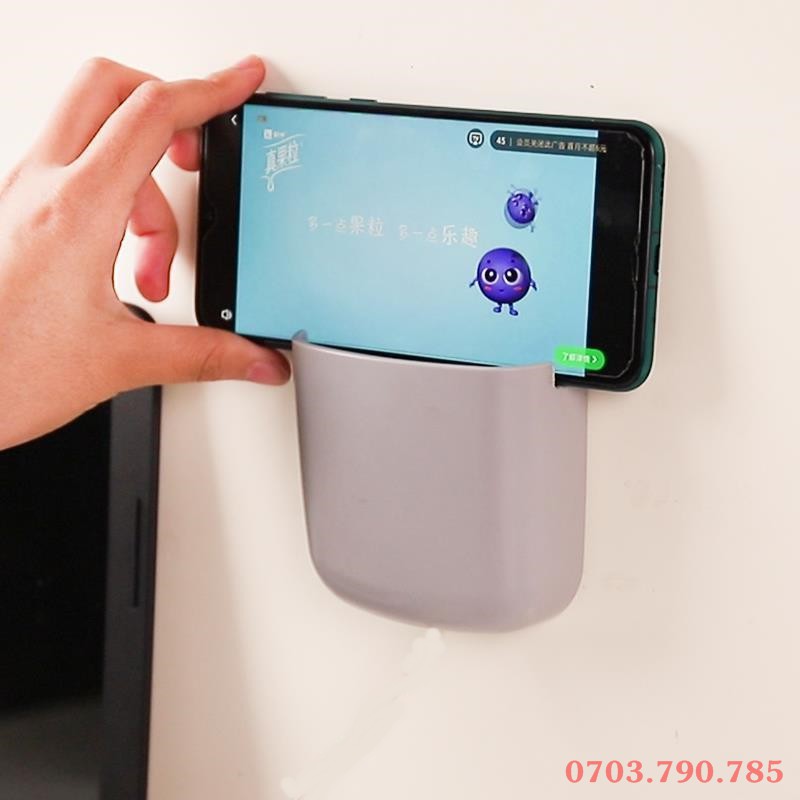 Hộp nhựa dán tường tiện lợi - Tặng thêm móc dán