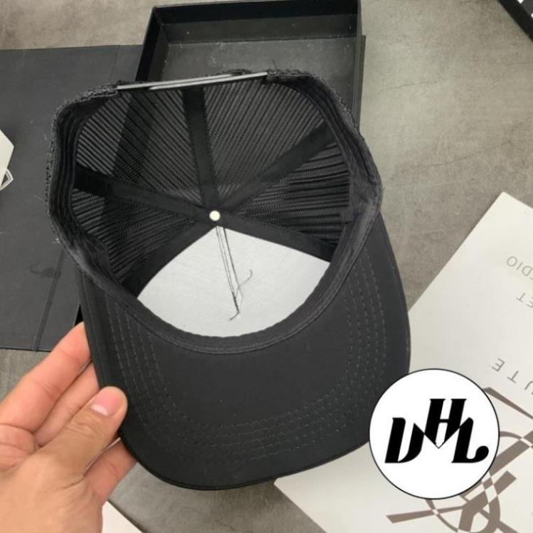 Mũ Lưỡi Trai Phối Lưới DSQUARED2 Khoá Nút Thời Trang Nam