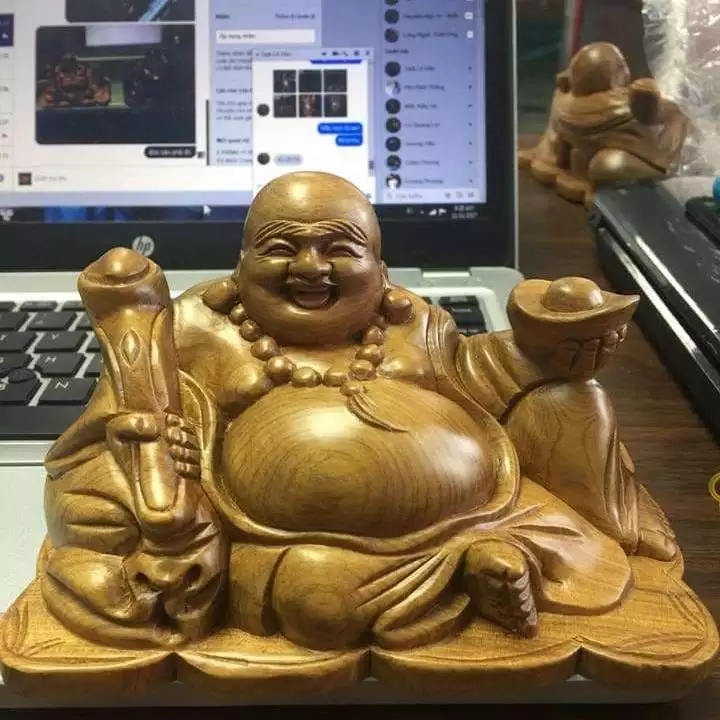 Tượng Gỗ Chạm Khắc Hình Phật Di Lặc Hoan Hỉ Cầm Gậy Như Ý - Để Taplo Bàn Làm Việc