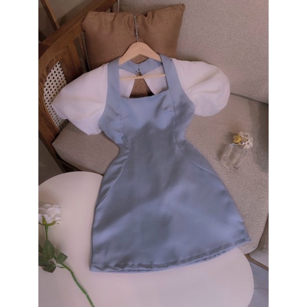 Đầm tafta cổ vuông cutout lưng tay trắng phồng
