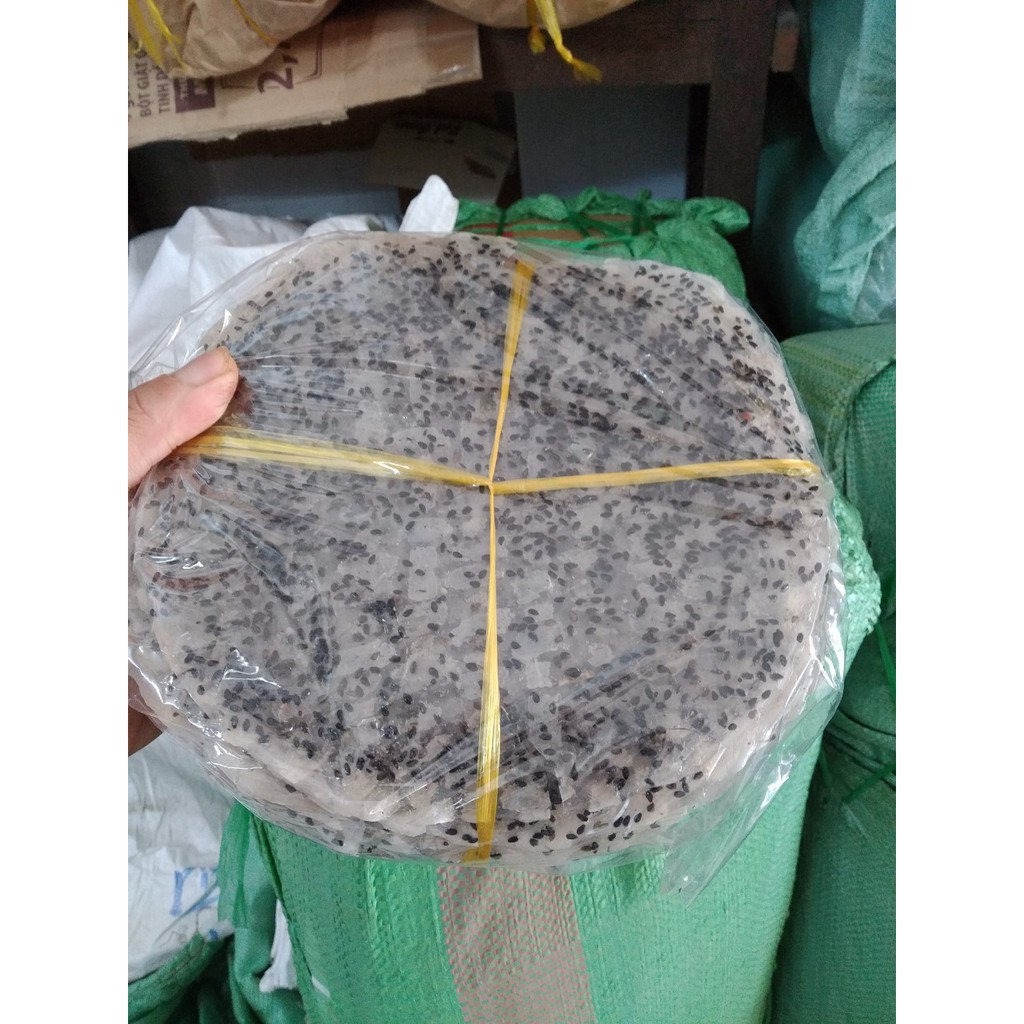 Bánh tráng mè đen 1 xấp 50 cái size 20