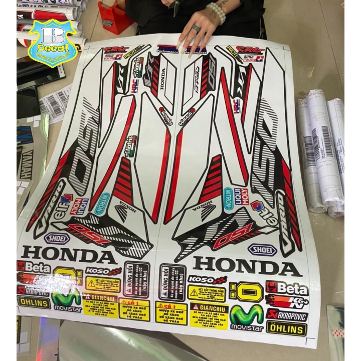 ( Quí khách vui lòng mang ra tiệm cho thợ dán ) Tem vario 150 đen