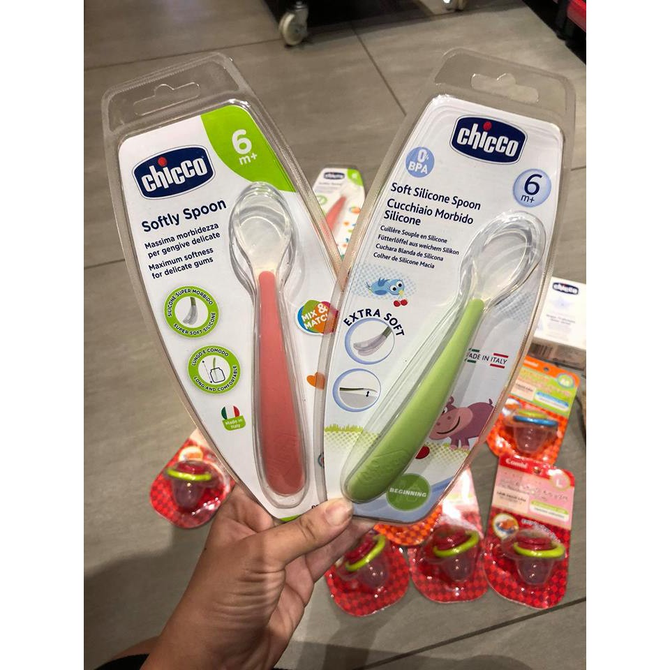 Thìa ăn silicone Chicco 6M+
