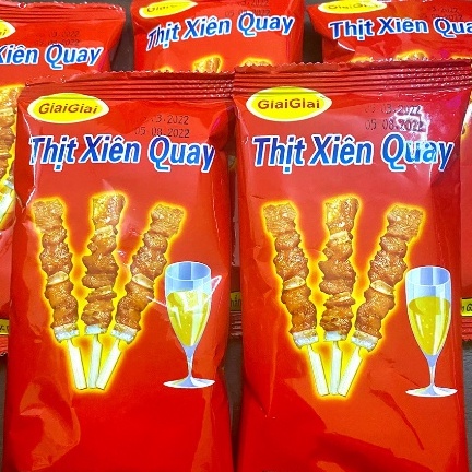 Bim bim thịt xiên quay ăn vặt cổng trường hấp dẫn