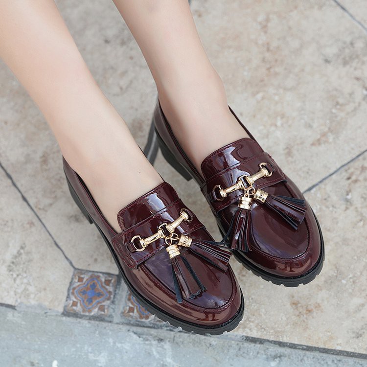 Giày mũi tròn phối tua rua gót vuông thời trang nữ | BigBuy360 - bigbuy360.vn