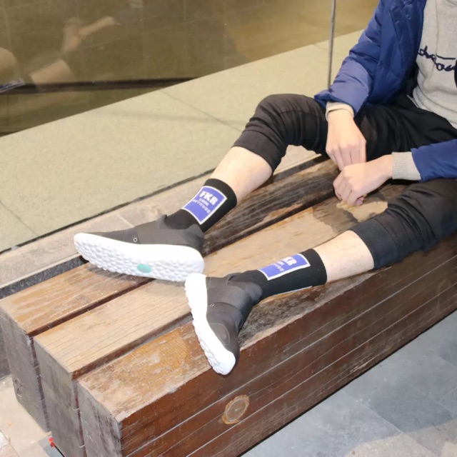 Vớ tất cao cổ cá tính phối chữ “FKR”