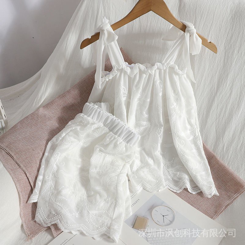 Set Áo Sát Nách Phối Bèo Và Quần ngắn ống rộng Thêu Họa Tiết Thời Trang Cho Nữ