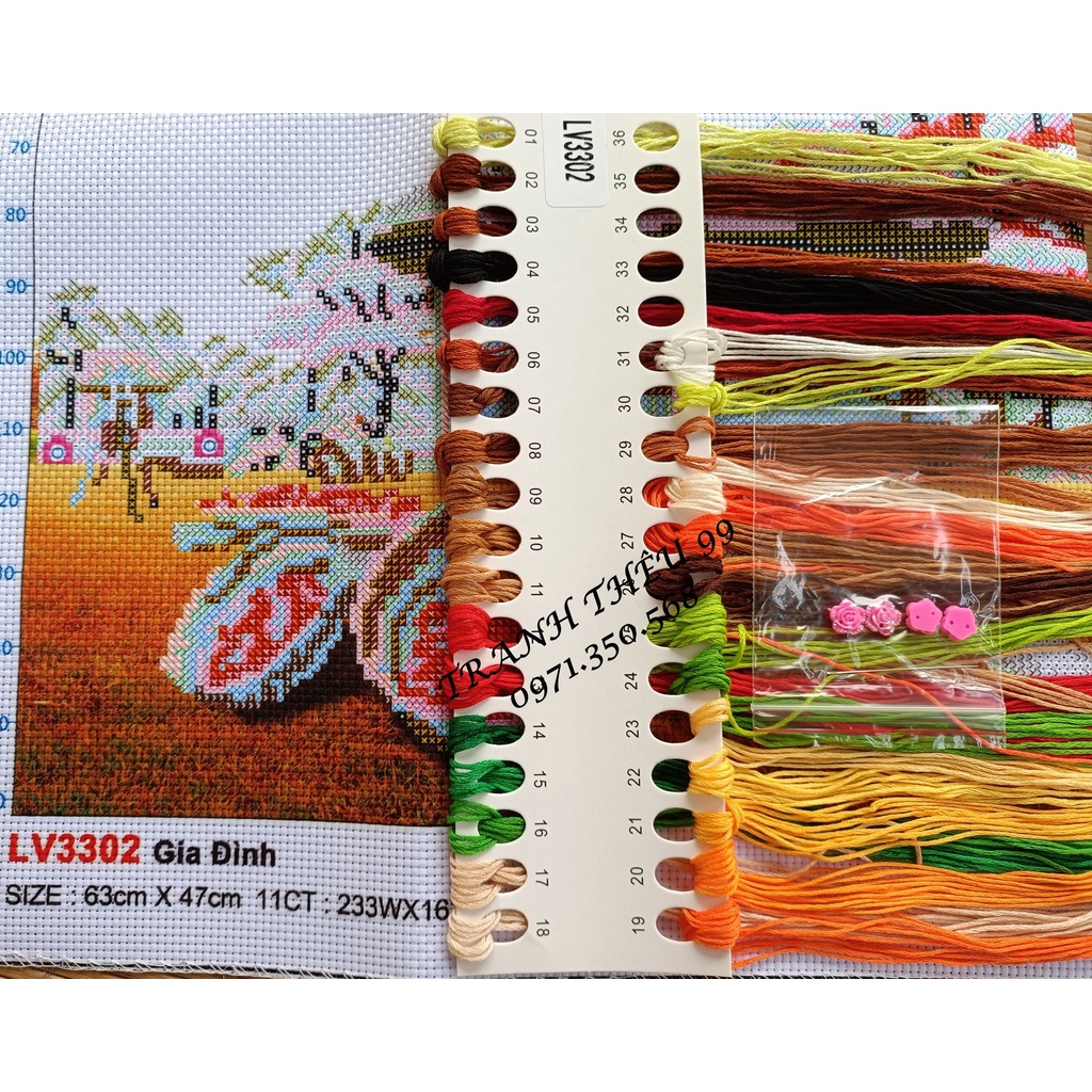 Tranh thêu chữ thập Gia Đình I 63x47cm I LV3302