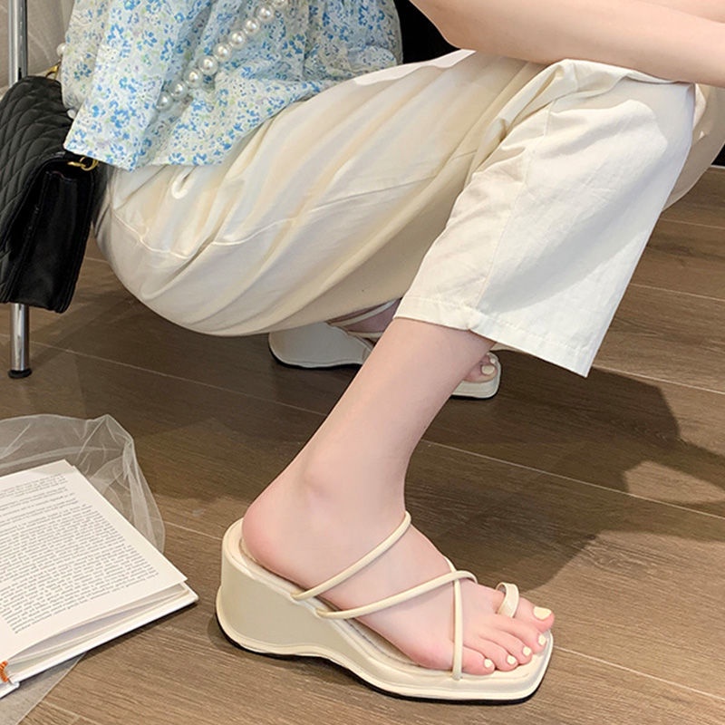 Giày Sandal Đế Mềm Đế Xuồng Mềm Mại Mùa Hè Màu Đỏ Đen Phong Cách Mới