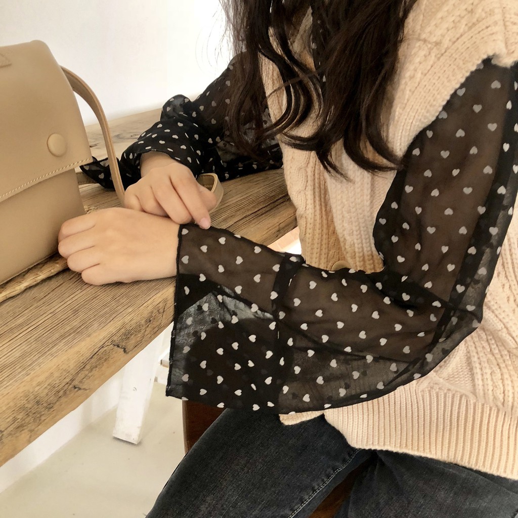 Áo chiffon đen họa tiết trái tim