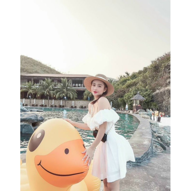 Đầm trắng xếp li eo bồng