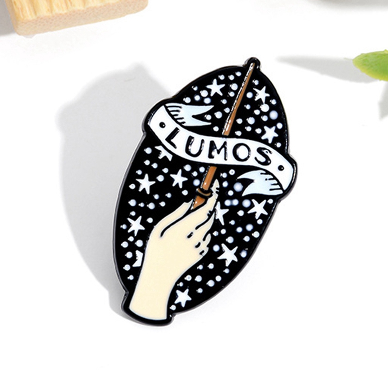 Ghim cài áo hình gậy phép thuật sáng tạo