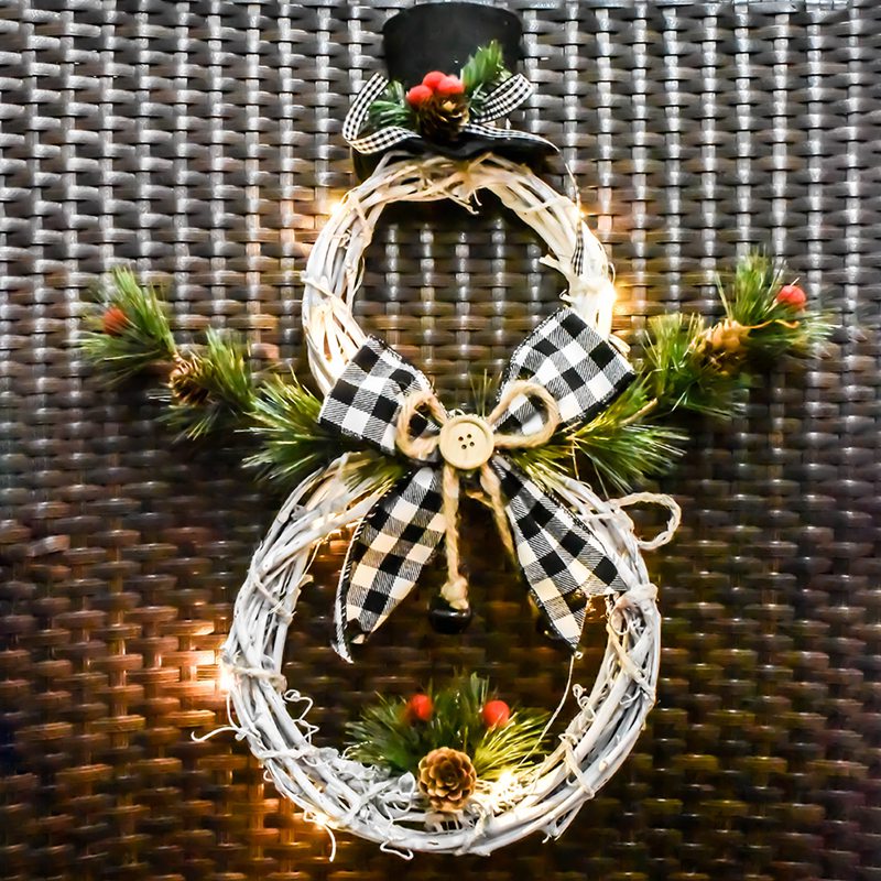 Fashion Hot Sale ahlsen Christmas Wreath Garland Door Window Wall Hanging Ornament Decoration Rattan with Bow Pine Cones Red Berries