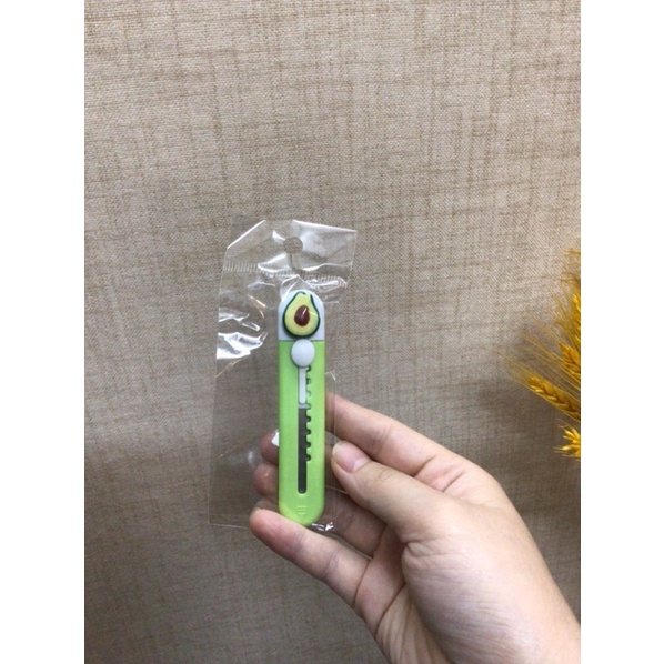 Dao dọc giấy mini gắn charm hoa quả dễ thương/ dao dọc giấy cute nhiều màu