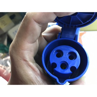 Phích cắm công nghiệp 3 chấu