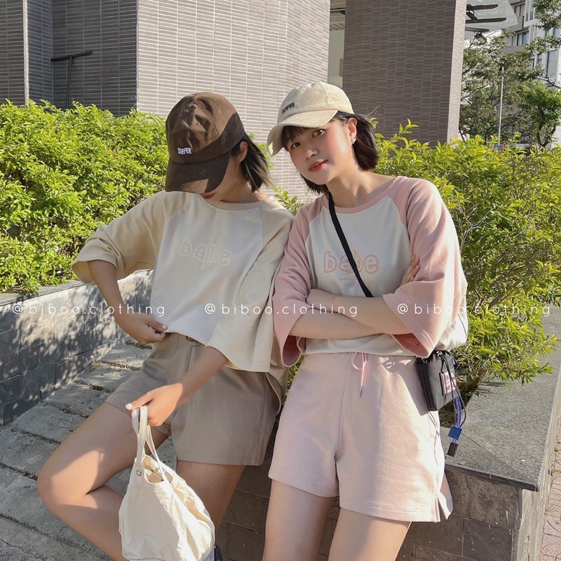 BIBOO - Áo thun raglan tay lửng form rộng in chữ BABE