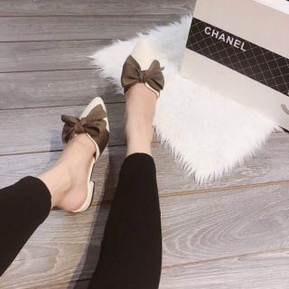 Giày sục nơ mũi nhọn