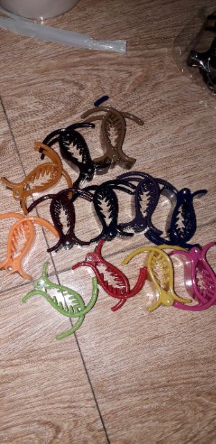 Set 6 cái cạp tóc bằng nhựa có 3 càng